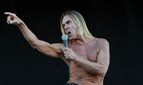 El controvertido concierto de Iggy Pop en Madrid: una noche de punk rock y rebeldía sin límites